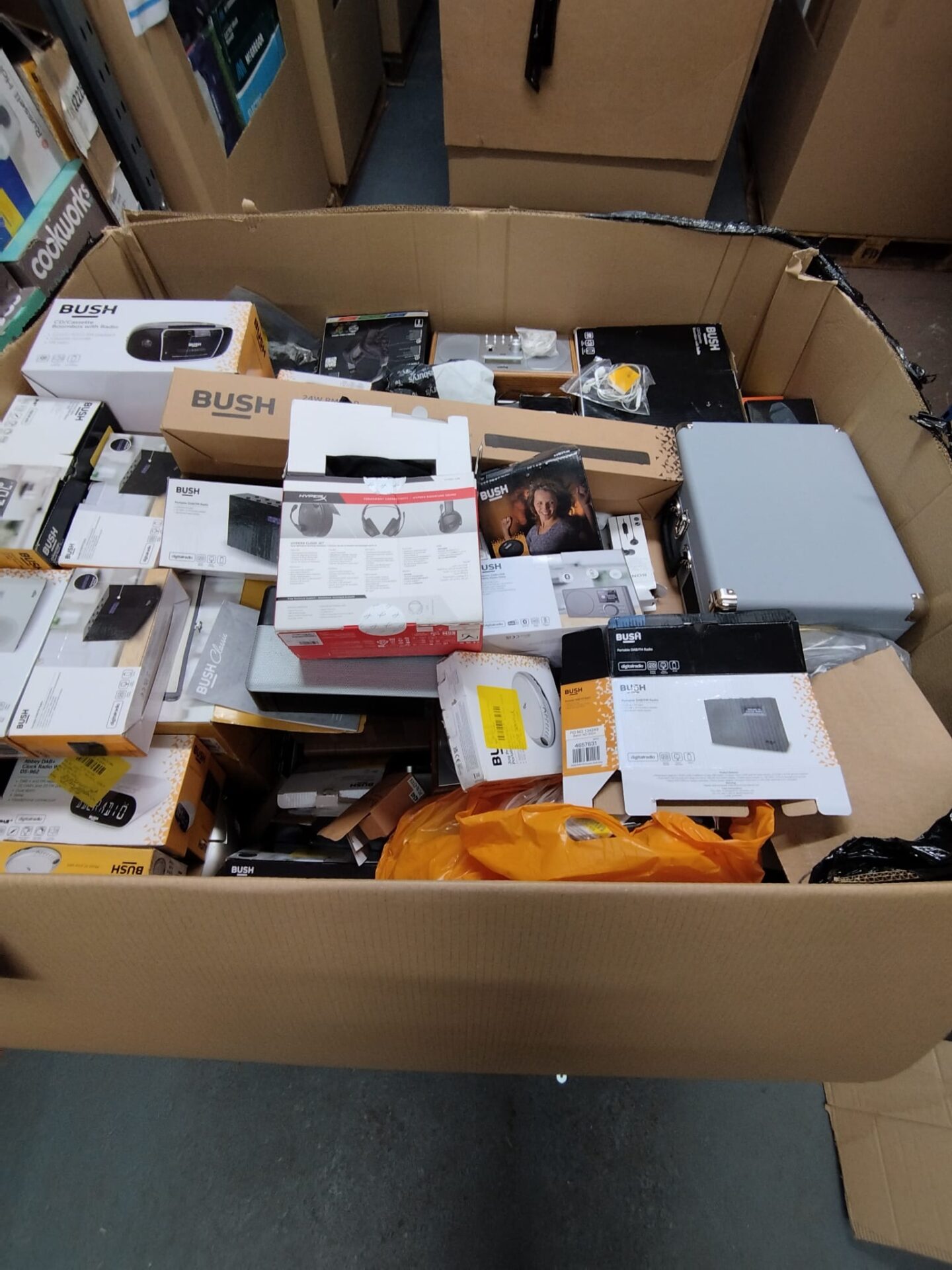 EX CAT HIGH ST AUDIO RETURNS PALLET 8036956