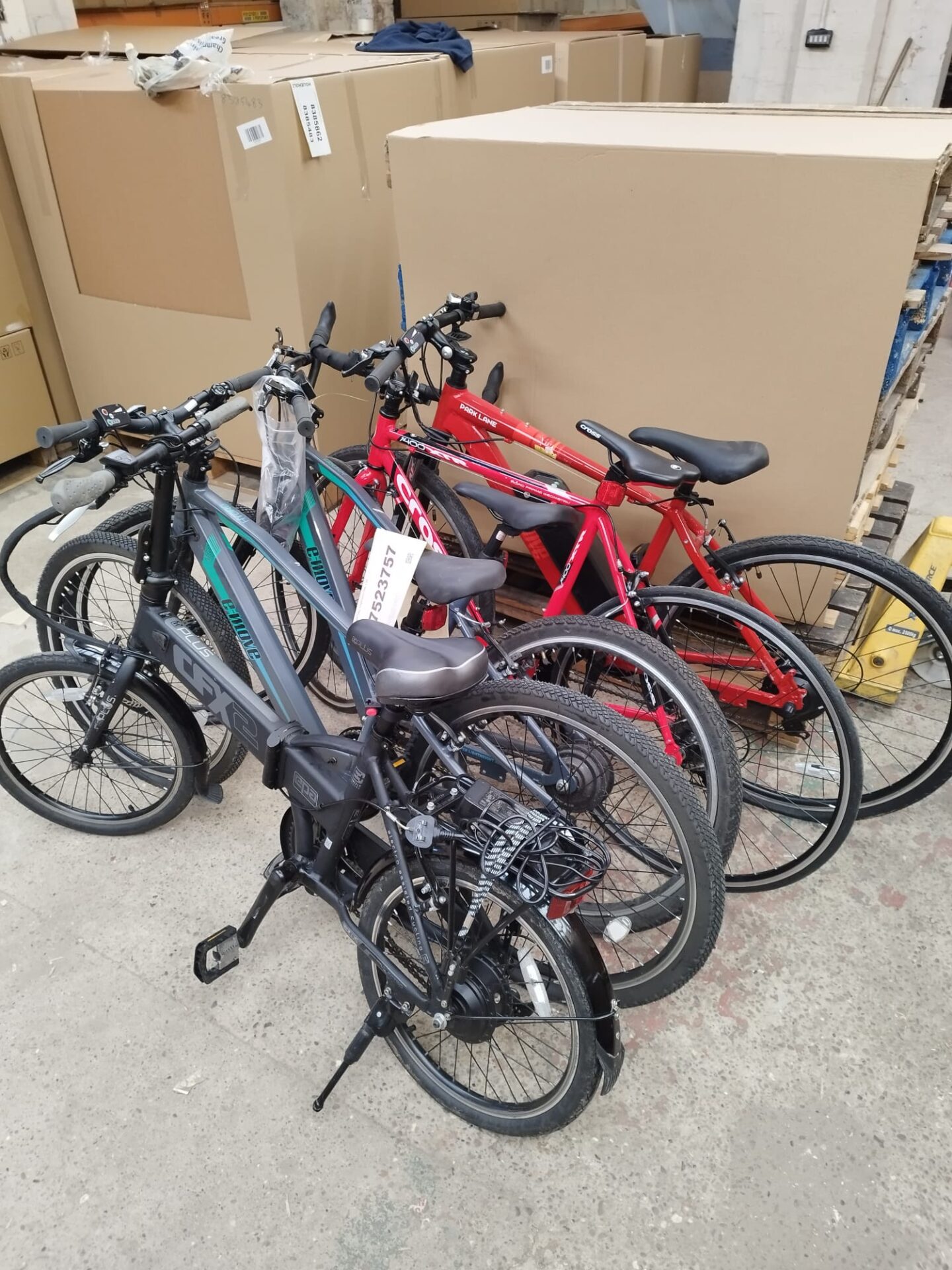 EX CAT HIGH ST BIKES RETURNS PALLET 7523757
