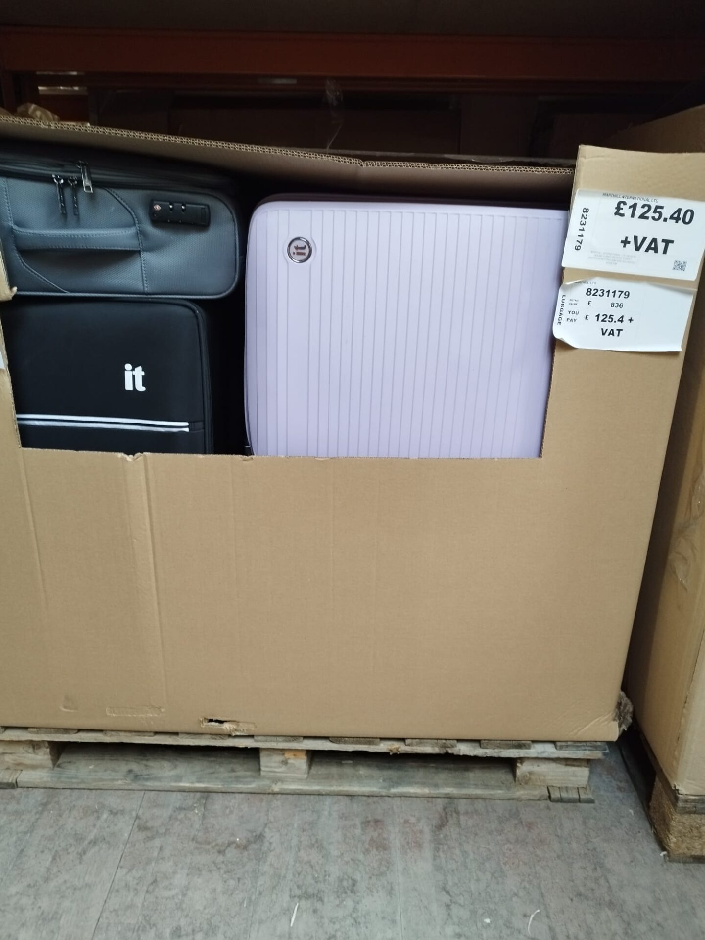 EX CAT HIGH ST LUGGAGE RETURNS PALLET 8231179